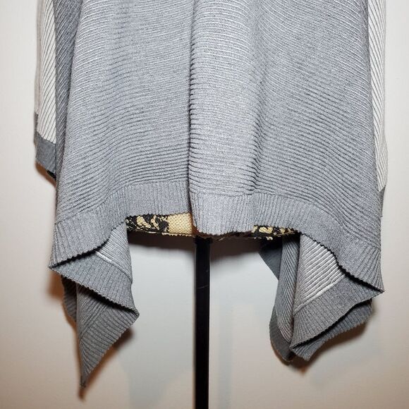 Lululemon It All Lines Up Poncho - Picture 4 of 15